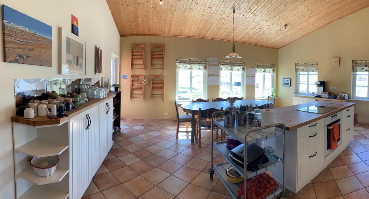 Hvammur 2 Guesthouse Red House Blonduos Ngoại thất bức ảnh